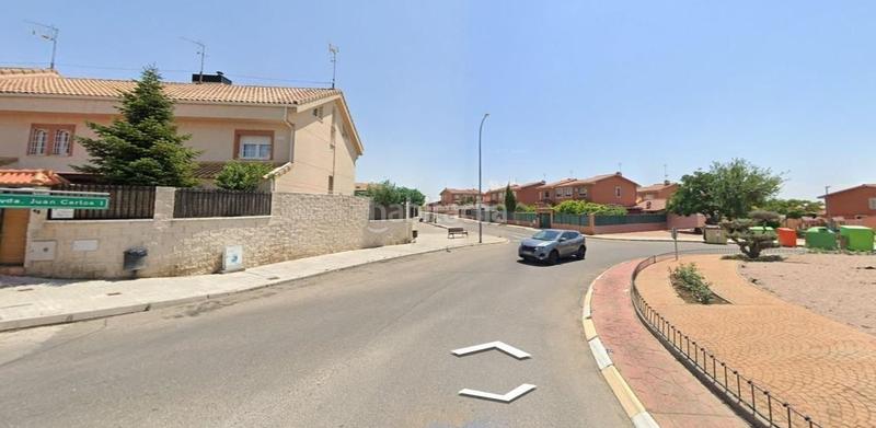 Foto c4e00686-e71f-40cb-9799-56e5e98fc0e9. Semi detached house in Las Lomas Seseña