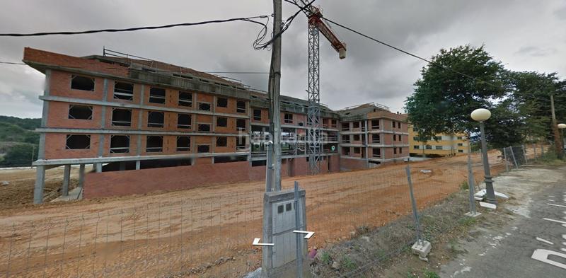Foto f9478f72-d69e-4a03-8c6f-bc9c1b22b000. Edificio en Lalín