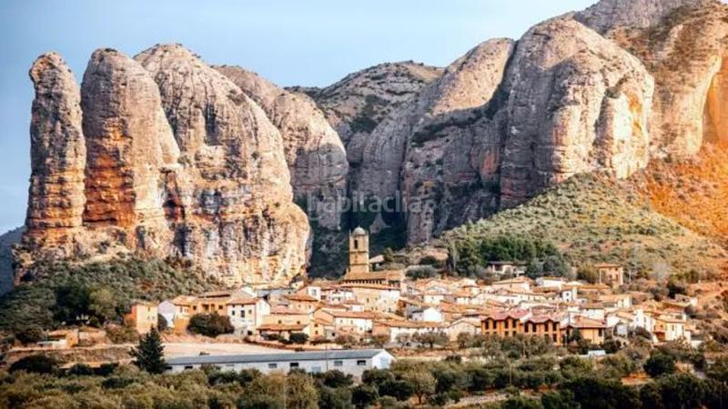 Foto f914a94b-05ed-4fec-b389-f51069c6cc2c. Edifici a Almudévar