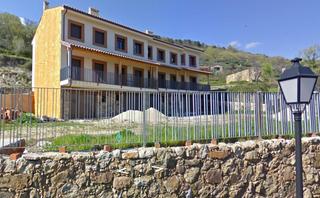 Edificio en Poyales del Hoyo