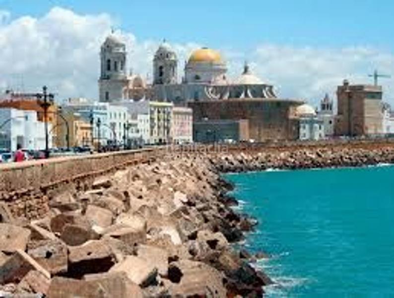 Foto f52481fe-e894-4b1a-a027-c6568aba0af0. Piso en La Caleta - La Viña Cádiz
