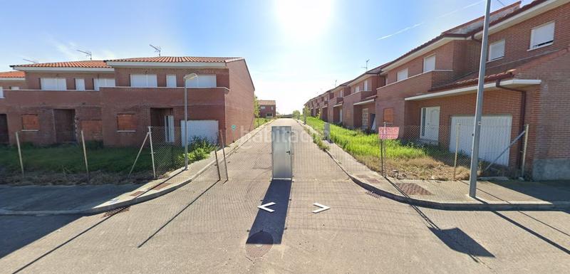 Foto e180bcc6-77c2-44be-997a-acc52e3b9276. Edificio en Hormigos