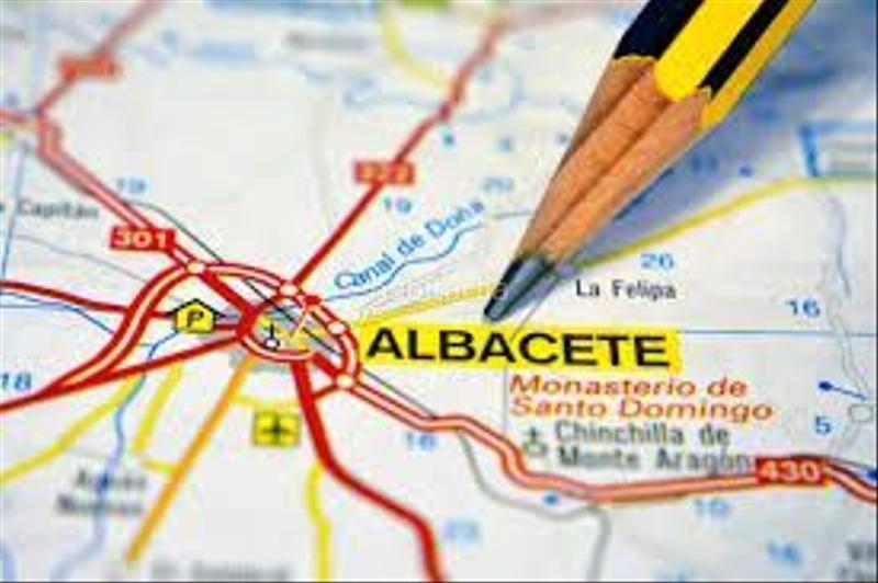 Foto d9cf0ed7-cd31-40d4-a9d6-9e2f00a5cc24. Casa adossada a Balazote