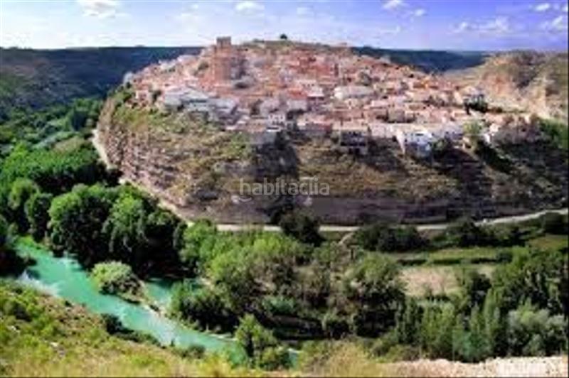 Foto dd4fc635-b71a-4b2f-9dff-0e1c17af2ddd. Casa adossada a Balazote