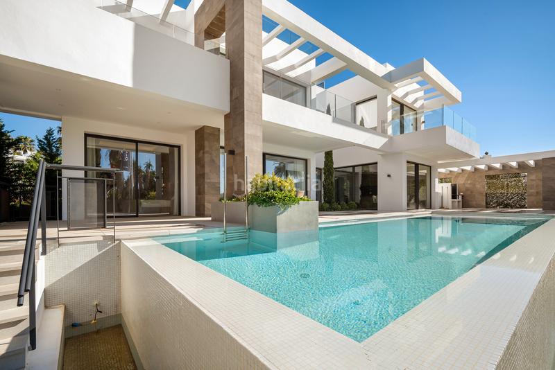 Foto 00b30289-aef3-4f37-aa1c-419dc9c36e8a. Chalet con camino riscaldamento parcheggio piscina in Marbella