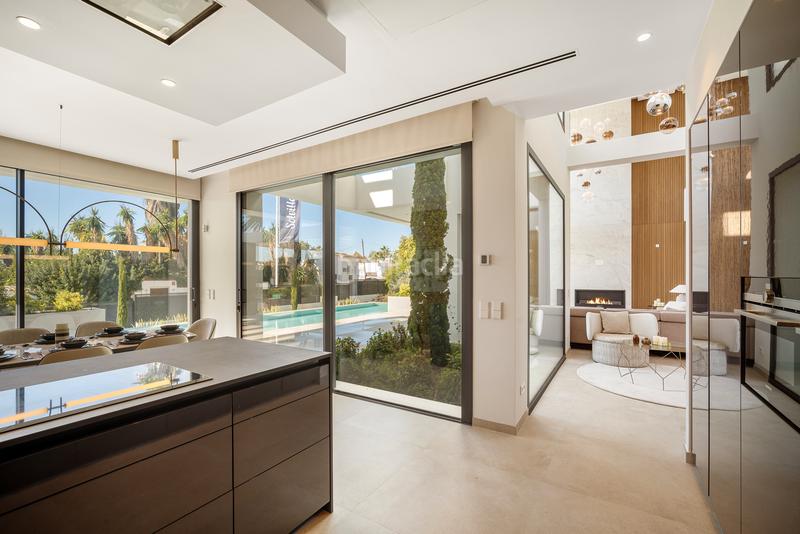 Foto 1b80dbcf-f94b-4f60-bf0d-f05223240d06. Chalet con camino riscaldamento parcheggio piscina in Marbella