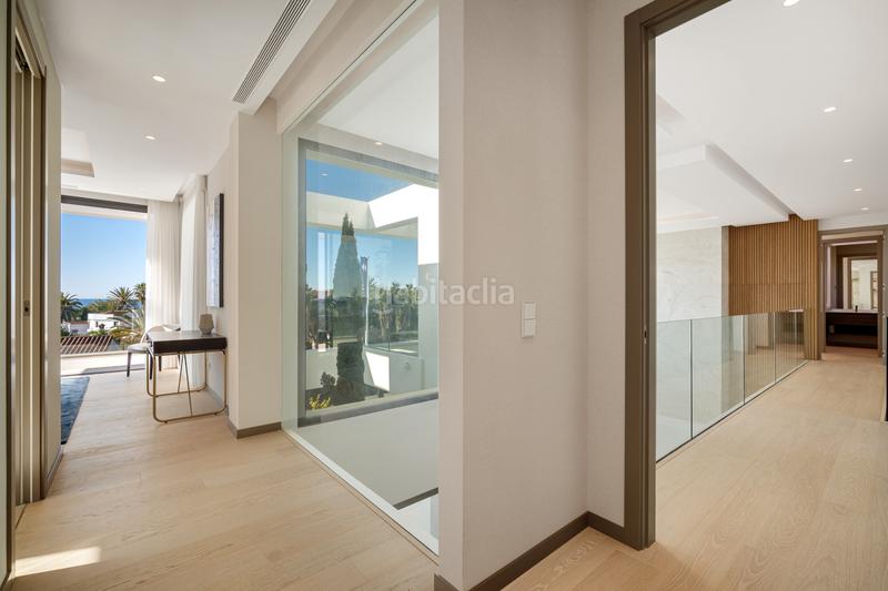 Foto 90468d3f-15b4-4bfe-9218-528e68b35de0. Chalet con camino riscaldamento parcheggio piscina in Marbella