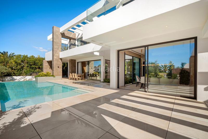 Foto f2aaf239-6a0b-4c77-956e-a6468767101a. Chalet con camino riscaldamento parcheggio piscina in Marbella