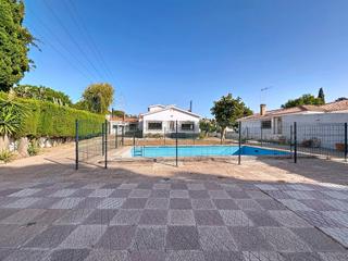 Chalet in Calle Reino de León 4