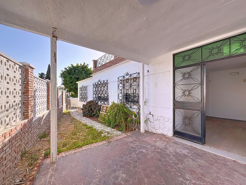 Foto 3d400c85-46b4-4667-8006-af78bc95d2ce. Chalet en calle reino de león 4 en Miraflores del Palo Málaga