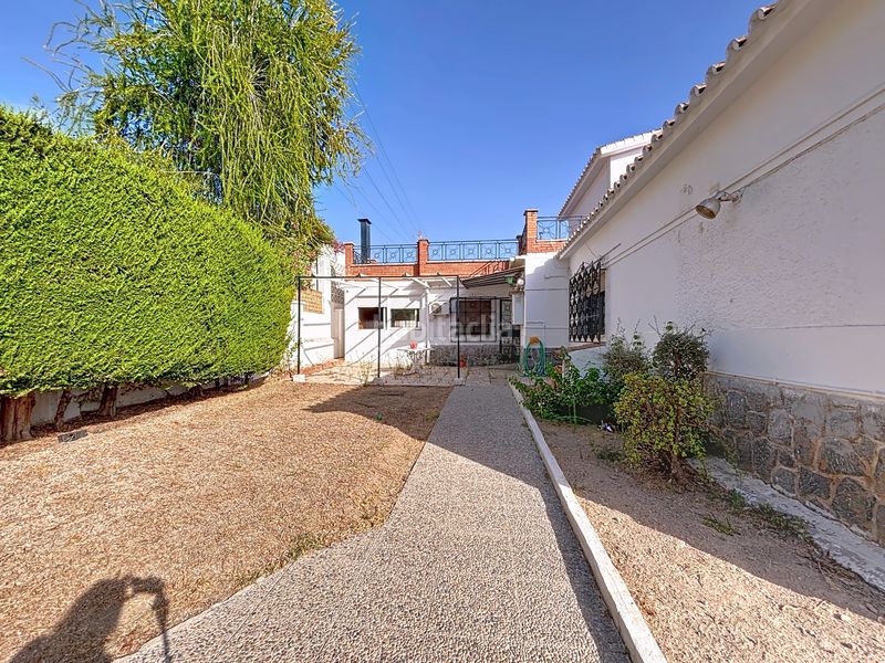 Foto a5dc1d80-4404-47f4-8dfb-511f71fb176b. Chalet en calle reino de león 4 en Miraflores del Palo Málaga