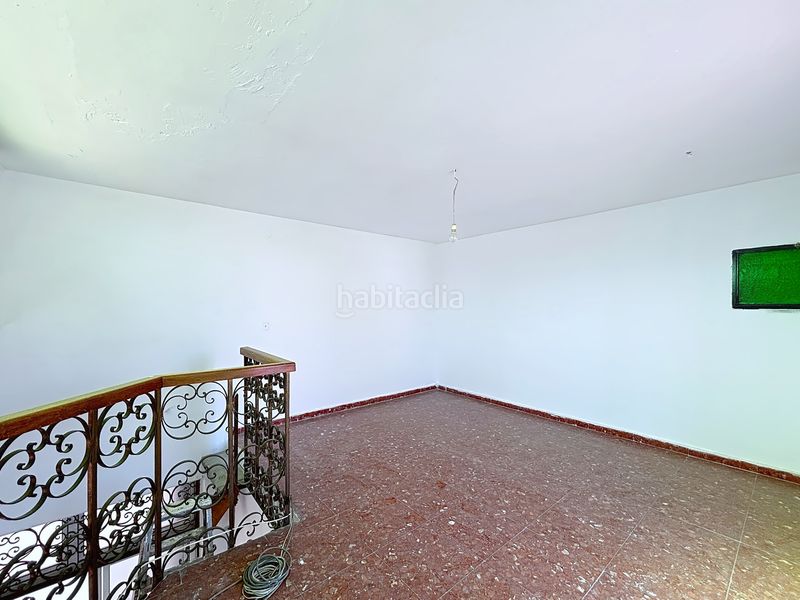 Foto c7dd5594-2fe7-425e-96ed-2f0aa3a3ec65. Chalet en calle reino de león 4 en Miraflores del Palo Málaga