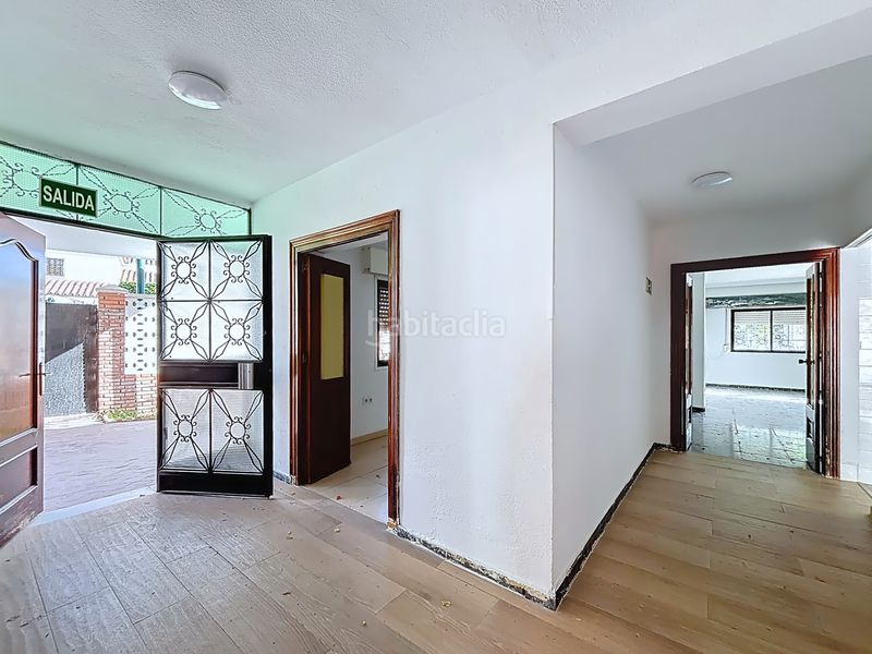 Foto d1a5418b-da41-4ffe-82b9-d0943706162e. Chalet en calle reino de león 4 en Miraflores del Palo Málaga