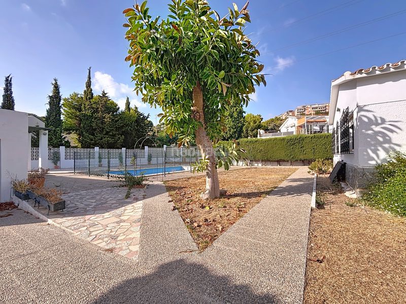 Foto d9c0357d-0b31-4dc3-868b-69414120882c. Chalet en calle reino de león 4 en Miraflores del Palo Málaga
