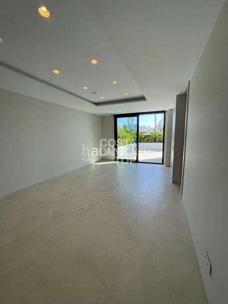 Foto 350f1a70-8fb2-4e49-bd3a-f3ed2386b997. Zweistöckige wohnung mit heizung parking pool in Playa Poniente Benidorm