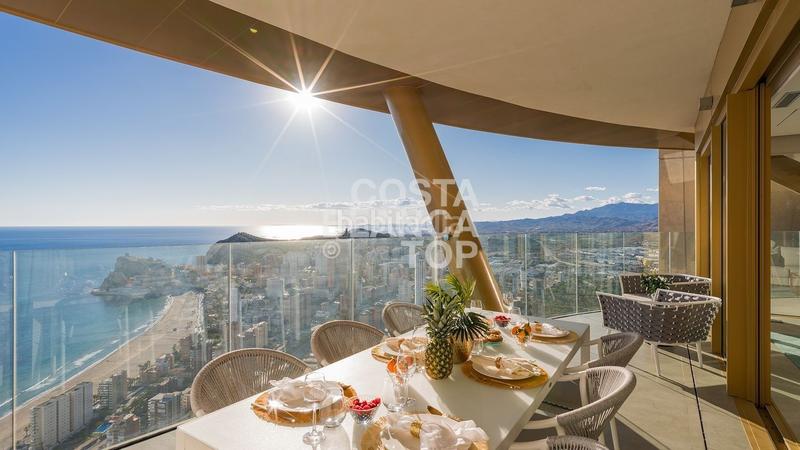Foto 029385a1-e25d-4246-bfee-21e673e27394. Pis amb calefacció aparcament piscina a Playa Poniente Benidorm