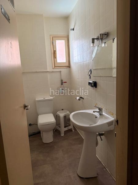 Foto b7a7c280-eaee-4fcd-b64c-877759e03312. Lloguer local comercial a Can Vidalet Esplugues de Llobregat
