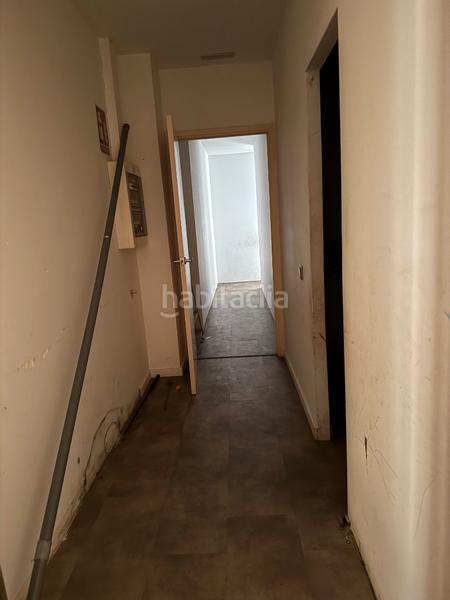 Foto ce62bc3d-bfbb-45ba-aa6e-520e0acdb3a6. Lloguer local comercial a Can Vidalet Esplugues de Llobregat