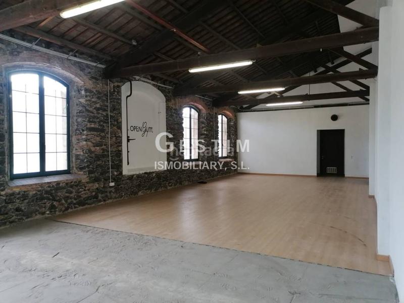 Foto 5fd3413c-53e6-4553-a923-9b403aed5b3f. Alquiler local comercial en sant jordi 92 alquiler de local comercial zona caputxinssanta clarahospital en Vic