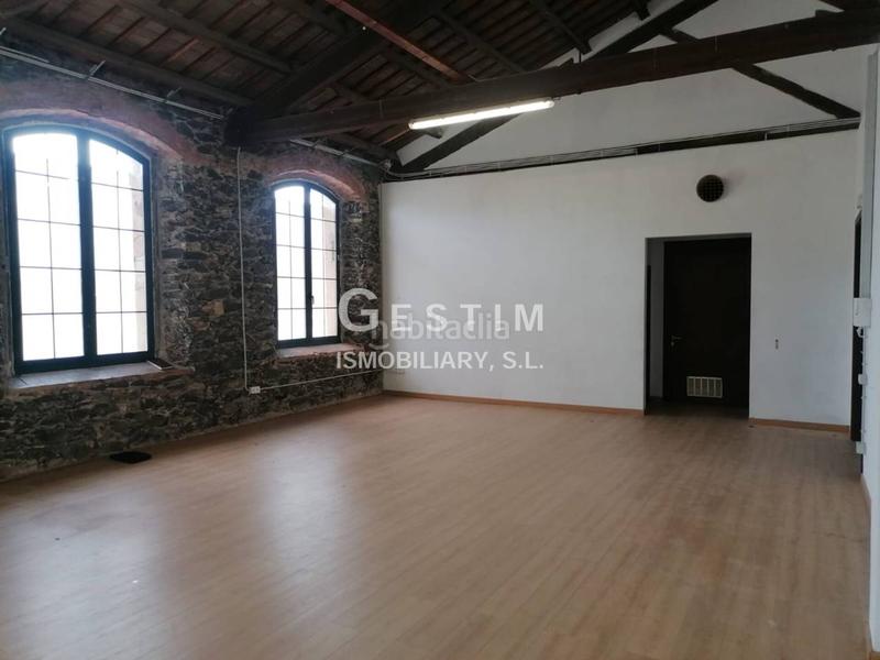 Foto a1d4bf26-d30c-4704-9504-797ec1fb1ddc. Alquiler local comercial en sant jordi 92 alquiler de local comercial zona caputxinssanta clarahospital en Vic