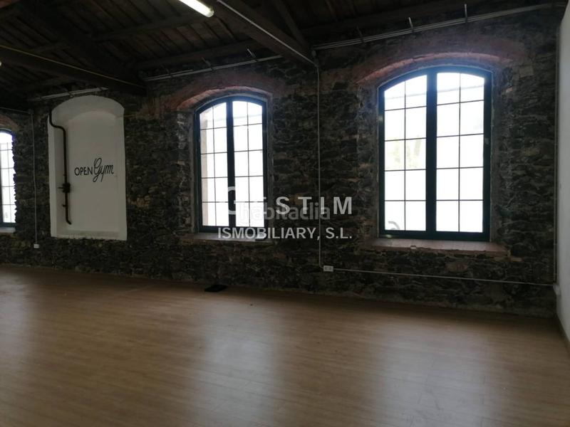 Foto a2461bd1-4d84-425b-8ca1-843da6148f77. Alquiler local comercial en sant jordi 92 alquiler de local comercial zona caputxinssanta clarahospital en Vic