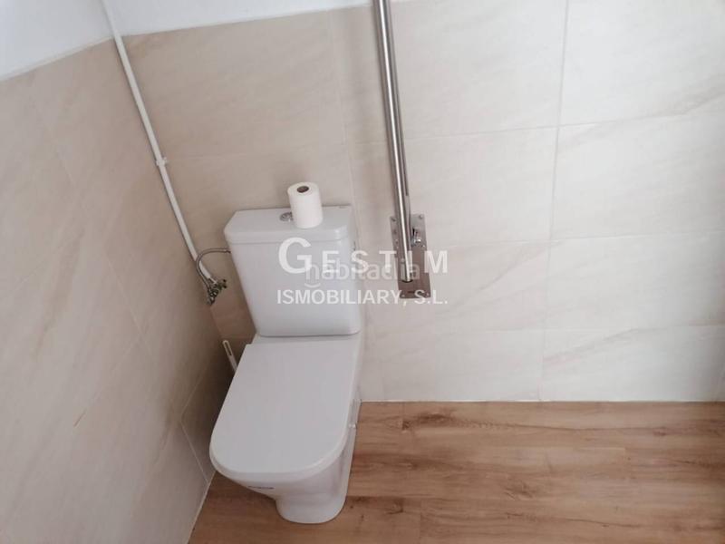 Foto a62a977c-a65d-4354-bbb0-a6891e350112. Alquiler local comercial en sant jordi 92 alquiler de local comercial zona caputxinssanta clarahospital en Vic