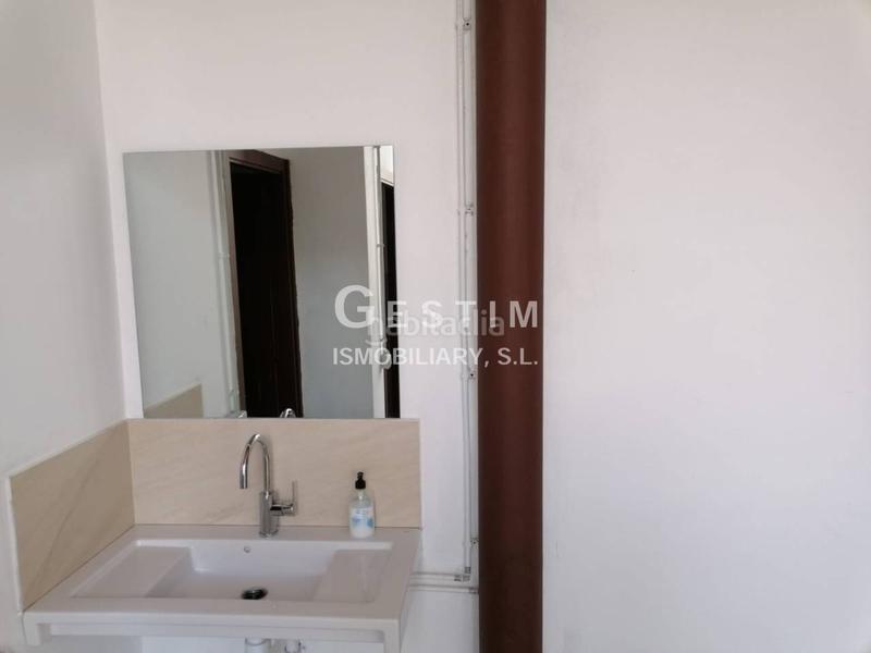 Foto d68c92ed-bcab-4e2d-9e6b-e728628774ee. Alquiler local comercial en sant jordi 92 alquiler de local comercial zona caputxinssanta clarahospital en Vic