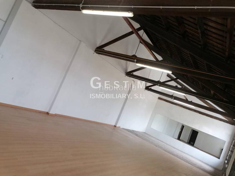 Foto 4527b576-b6ea-41b6-9550-c5a5f65565c8. Lloguer local comercial a sant jordi 92 a Caputxins-Ambulatori Vic