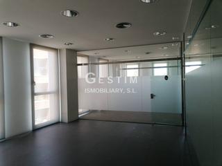 Miete Büro  Moli den saborit. Alquiler de una oficina en vic, en la zona de capuchinossanta cl