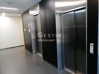 Rent Office space  Moli den saborit. Alquiler de una oficina en vic, en la zona de capuchinossanta cl