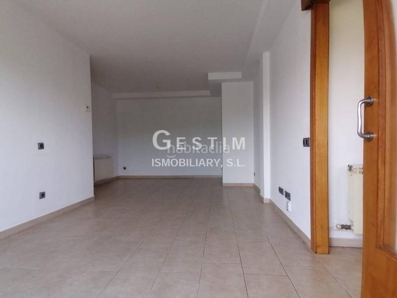 Foto e20cbe74-7c9f-4d10-bdd0-a387cd7edb26. Piso en carrer de la serra 39 venta de un piso en Roda de Ter