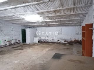 Miete Geschäftsraum  Calle les escomas. Alquiler de un almacén en tona