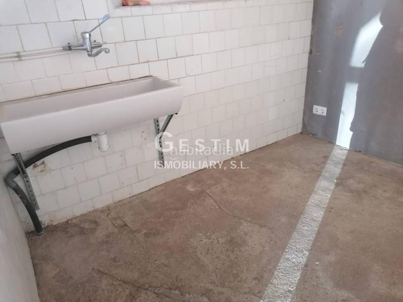 Foto 6f4ecf21-a37a-4850-9f08-fe1181c3780a. Lloguer local comercial a Caputxins-Ambulatori Vic