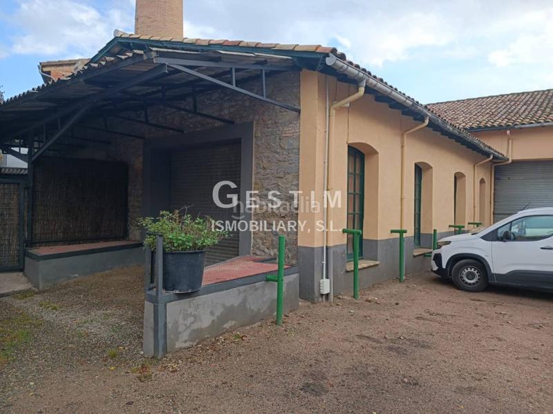 Foto c57df519-271e-4f55-8f0b-f4dbdc6a5d9f. Lloguer local comercial a Caputxins-Ambulatori Vic