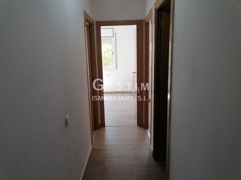 Foto 0cfd2987-32cc-45a5-a574-11720fbeb343. Apartament amb calefacció aparcament a Caputxins-Ambulatori Vic