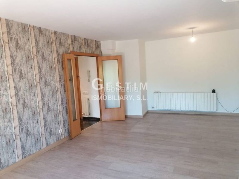 Foto 15fe6c2d-7d87-4c21-9336-2f0c2b807dd3. Apartament amb calefacció aparcament a Caputxins-Ambulatori Vic