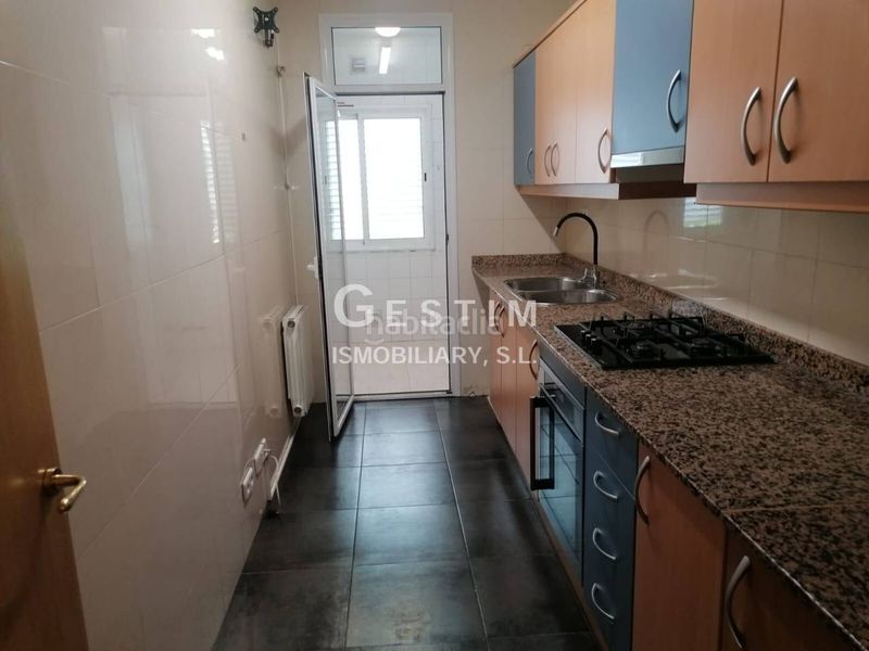 Foto 18d3f3e0-ace4-4efe-958e-477be9b8558f. Apartament amb calefacció aparcament a Caputxins-Ambulatori Vic