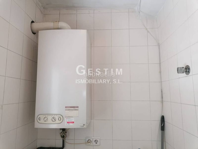 Foto 4e35b782-388f-4262-804a-4bffe2e8cc04. Apartament amb calefacció aparcament a Caputxins-Ambulatori Vic