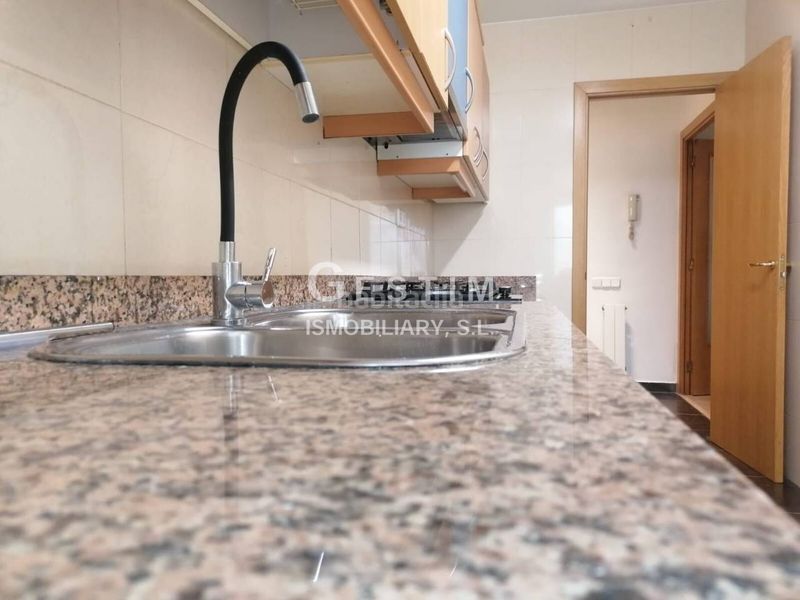 Foto 67d779ac-0bc4-4f43-acb3-30b661a6f83d. Apartament amb calefacció aparcament a Caputxins-Ambulatori Vic