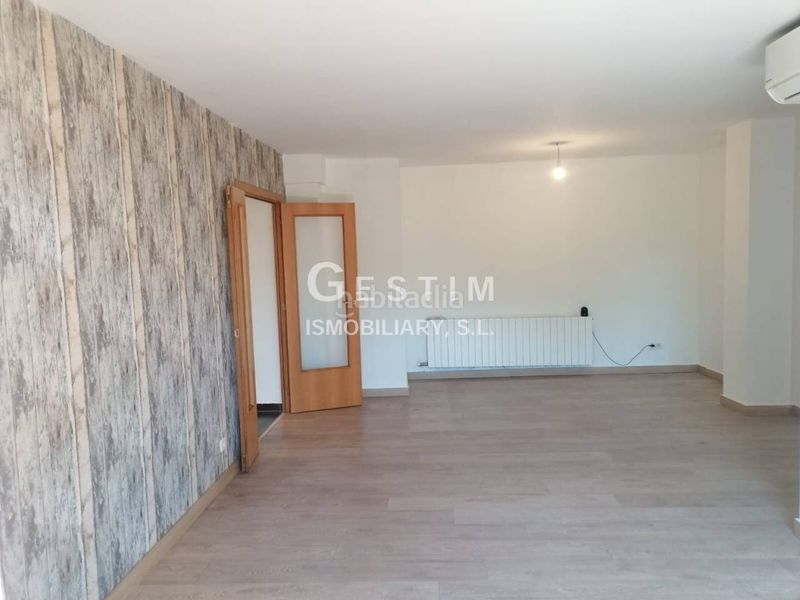 Foto e8cd4244-5926-4f75-aeb9-fad576e11bce. Apartament amb calefacció aparcament a Caputxins-Ambulatori Vic