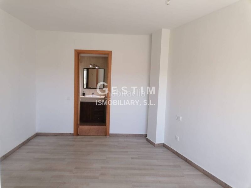 Foto ed77c47a-21f7-4b5f-ad4c-89bac4c91632. Apartament amb calefacció aparcament a Caputxins-Ambulatori Vic