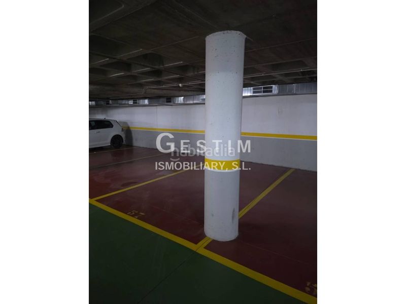 Foto 01ba9271-8047-4f42-b072-2b7d901b3b2c. Aparcament cotxe a calle eix onze de setembre 42 a Vic