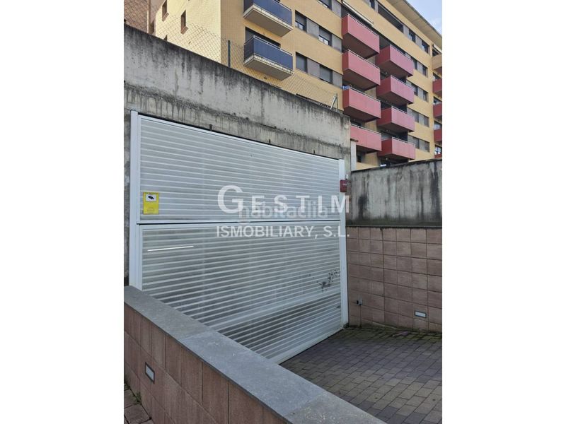 Foto 0501144f-03ec-4650-92a9-38998541b147. Aparcament cotxe a calle eix onze de setembre 42 a Vic