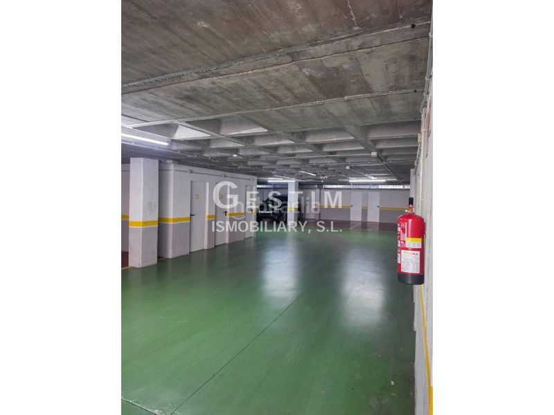Foto 21a334e0-befb-4082-ac2d-fda8908d612e. Aparcament cotxe a calle eix onze de setembre 42 a Vic