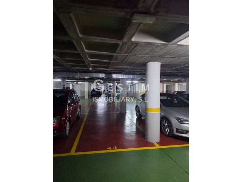 Foto 55f397b4-61cb-49f1-a537-4e6ea1bf708a. Aparcament cotxe a calle eix onze de setembre 42 a Vic
