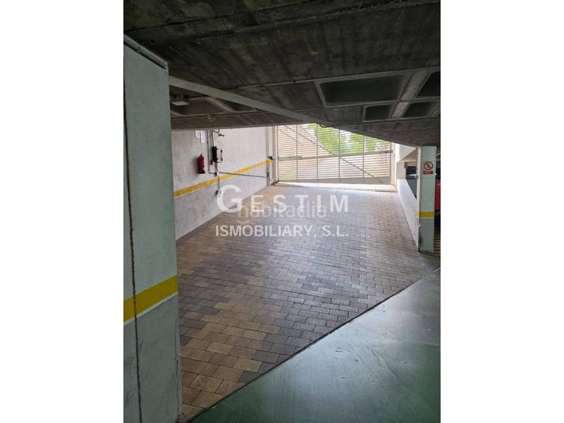 Foto a21ae96c-e5a0-4495-8038-80a098375e2f. Aparcament cotxe a calle eix onze de setembre 42 a Vic