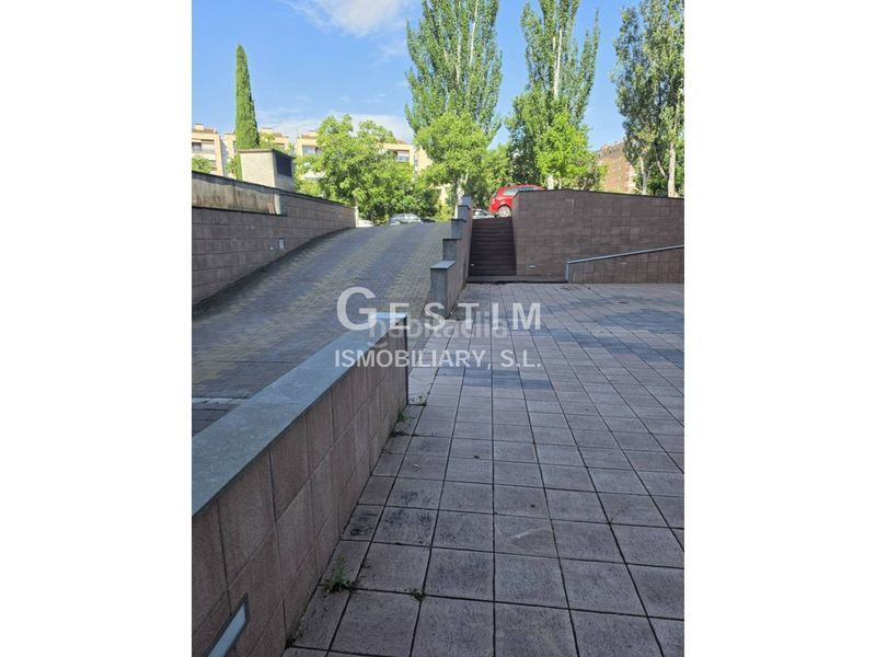 Foto d9d01e0a-9a99-4743-8f76-a5ce3ae5d859. Aparcament cotxe a calle eix onze de setembre 42 a Vic
