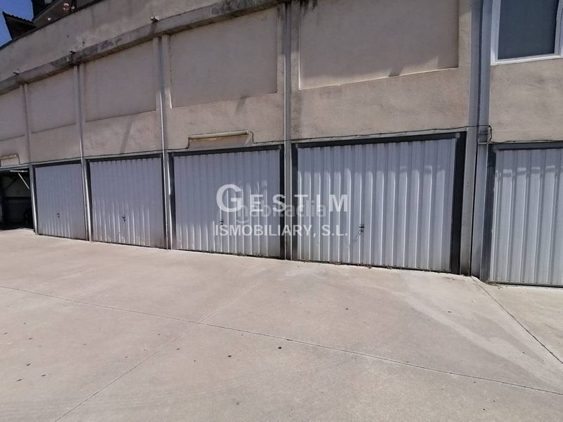Foto 4cdce800-6d73-486e-a30e-fbcefe6a3826. Aparcament cotxe a Manlleu
