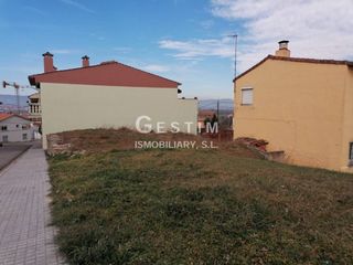 Terrain r�sidentiel dans Calle puigsacalm 9. Terreno en venta en calldetenes
