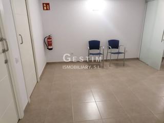 Location Local commercial  Canigò. Alquiler de un local comercial en vic  zona capuchinossanta clar
